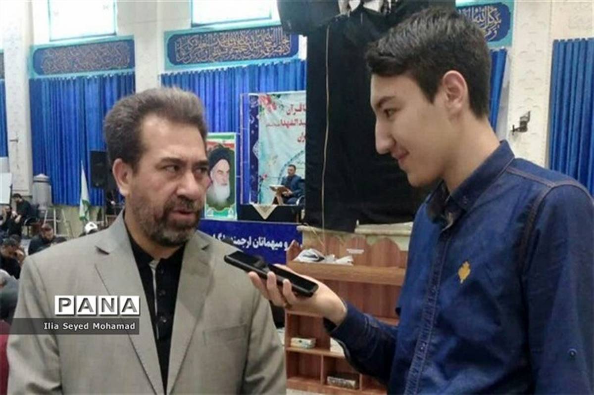 جوانان با اشتیاق در شب‌های قدر در اماکن متبرکه و در کنار شهدا حضور پیدا می‌کنند