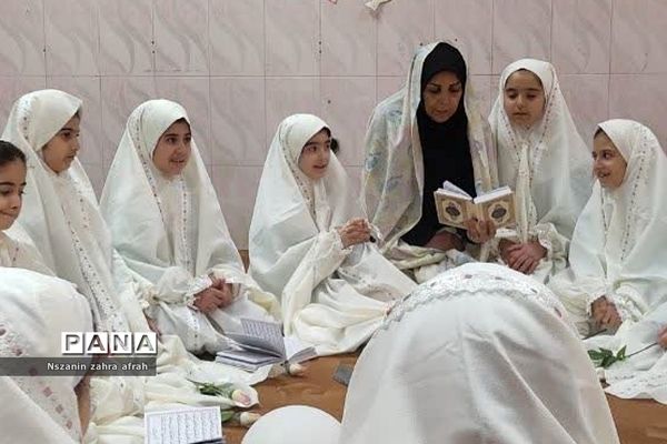 محفل انس با قرآن ویژه ماه مبارک رمضان در دبستان دخترانه سما یک رودهن