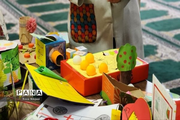 نمایشگاه طرح جابربن‌حیان در مدارس ناحیه یک بهارستان