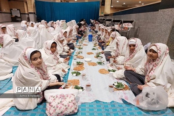 برگزاری مراسم افطاری روزه اولی‌های مدرسه حاجیه نوری ملارد