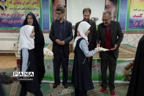 تجلیل و تقدیر از روزه اولی‌ها در دبستان دخترانه مهر قائمشهر