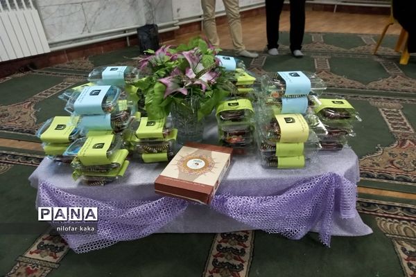 تجلیل و تقدیر از روزه اولی‌ها در دبستان دخترانه مهر قائمشهر