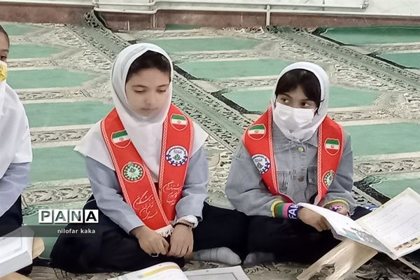 تجلیل و تقدیر از روزه اولی‌ها در دبستان دخترانه مهر قائمشهر