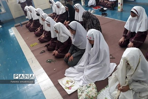 برگزاری آخرین نماز جماعت دبستان حضرت زهرا ۲ رودهن در ماه مبارک رمضان