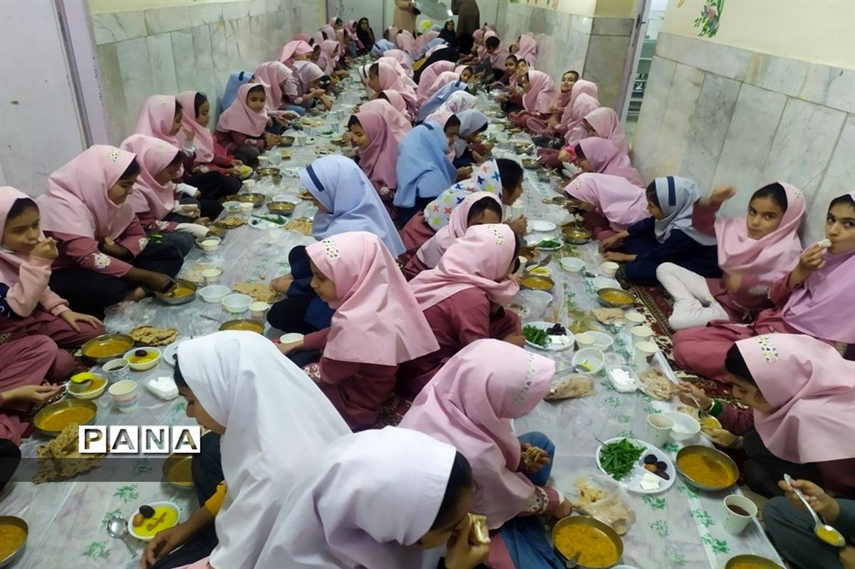 ضیافت افطاری در مدارس دخترانه شهرستان کاشمر