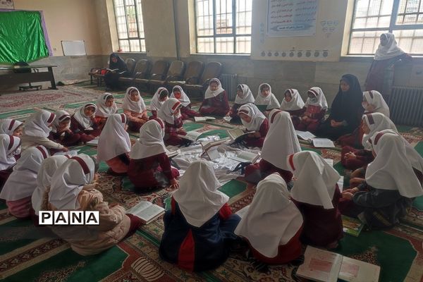 برگزاری محفل انس با قرآن کریم در دبستان حدیث