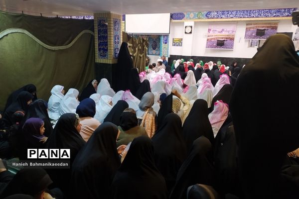 حضور دانش‌آموزان ناحیه ۳ شیراز  در مسجد امام حسین (ع) شهرک مهدی آباد
