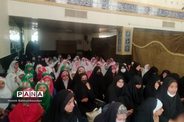 حضور دانش‌آموزان ناحیه ۳ شیراز  در مسجد امام حسین (ع) شهرک مهدی آباد