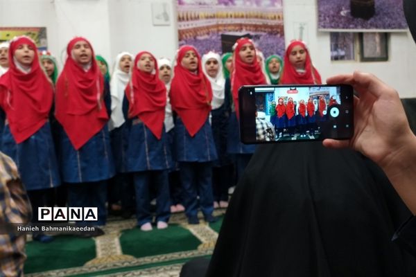 حضور دانش‌آموزان ناحیه ۳ شیراز  در مسجد امام حسین (ع) شهرک مهدی آباد