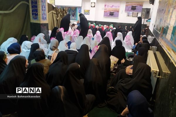 حضور دانش‌آموزان ناحیه ۳ شیراز  در مسجد امام حسین (ع) شهرک مهدی آباد