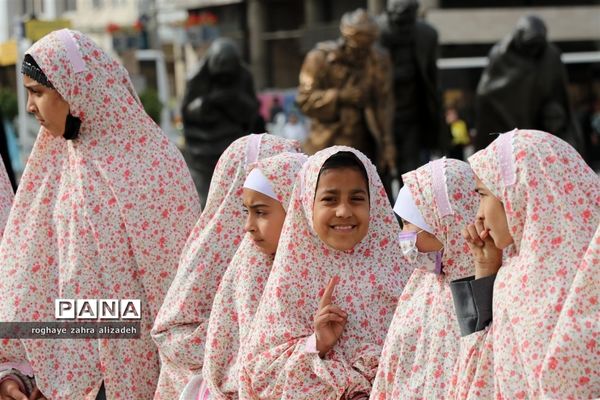 گردهمایی باشکوه روزه‌ اولی‌ها ویژه دختران در میدان شهدا مشهد