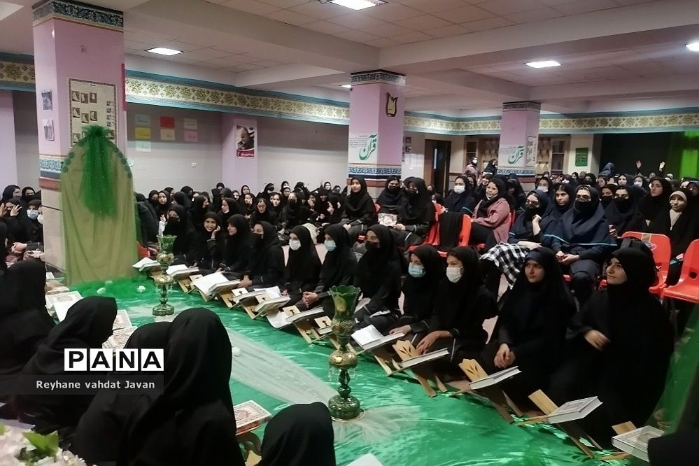 مراسم افطاری در دبیرستان شاهد طیبه شهریار