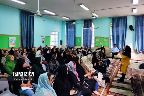 برگزاری کارگاه آموزش خانواده با موضوع پیشگیری از آسیب‌های فضای مجازی در دبستان بعثت ناحیه 3 شیراز