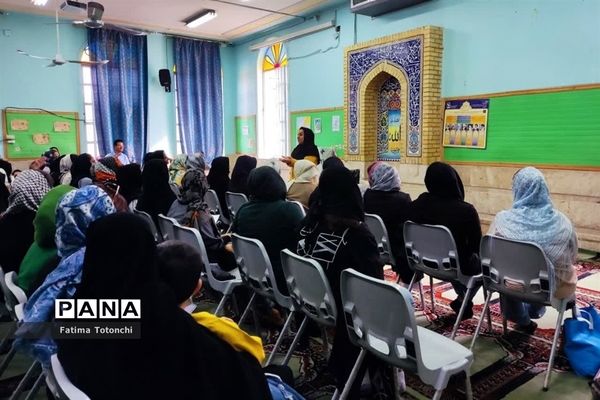 برگزاری کارگاه آموزش خانواده با موضوع پیشگیری از آسیب‌های فضای مجازی در دبستان بعثت ناحیه 3 شیراز