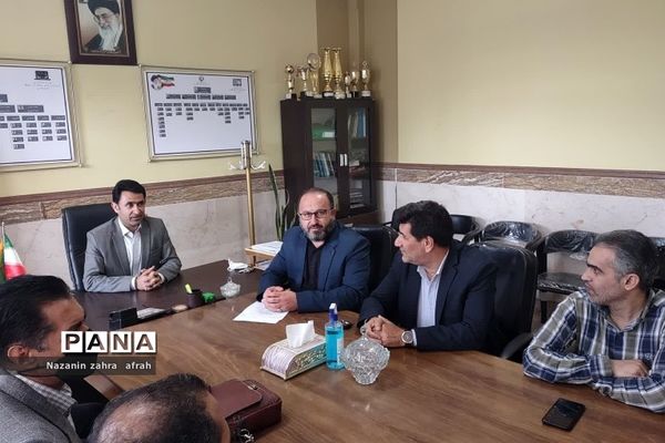 برگزاری جلسه هیات اندیشه‌ورز بسیج فرهنگیان در مدارس رودهن