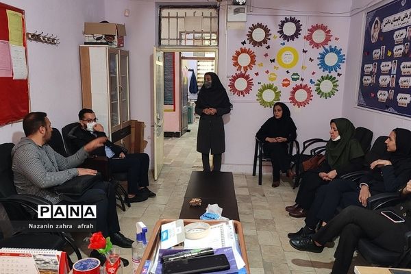 برگزاری جلسه هیات اندیشه‌ورز بسیج فرهنگیان در مدارس رودهن