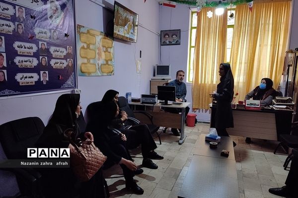 برگزاری جلسه هیات اندیشه‌ورز بسیج فرهنگیان در مدارس رودهن