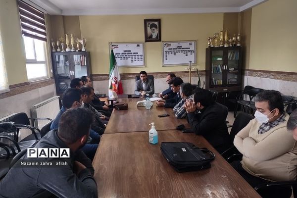 برگزاری جلسه هیات اندیشه‌ورز بسیج فرهنگیان در مدارس رودهن