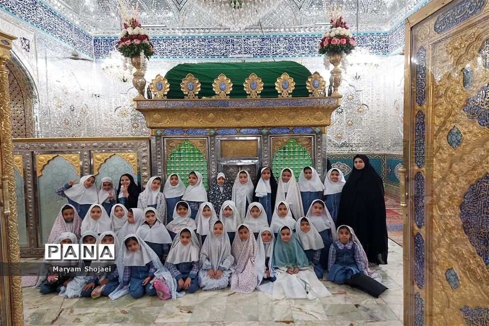 مراسم وداع با ماه رمضان دانش‌آموزان یزدی در امامزاده سید جعفر(ع)