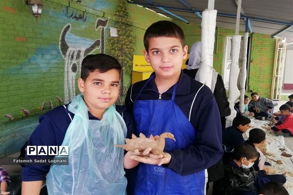 برپایی نمایشگاه دستاورد پسران هنرمند دبستان سیدالشهدا(ع) ناحیه یک یزد