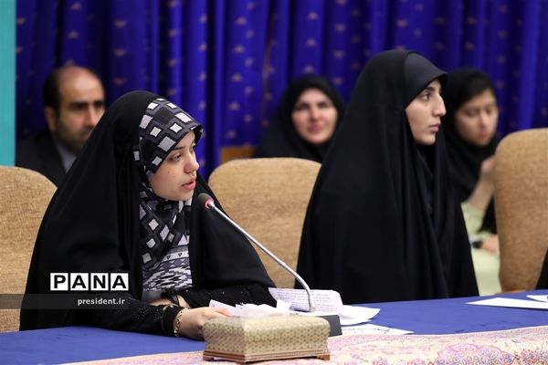نشست رمضانی رئیس جمهوری با جمعی از نوجوانان