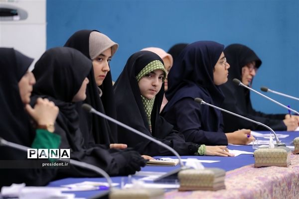 نشست رمضانی رئیس جمهوری با جمعی از نوجوانان