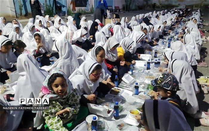 برگزاری افطاری دانش‌آموزی در دبستان دخترانه ریحانه‌النبی فشافویه /فیلم
