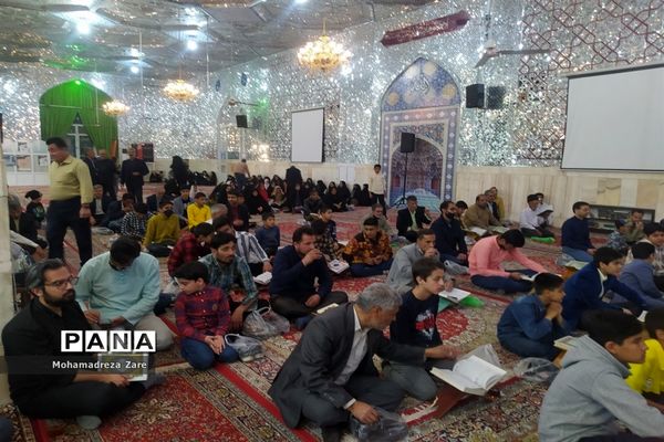 محفل انس با قرآن در امامزاده سید حمزه(ع) کاشمر