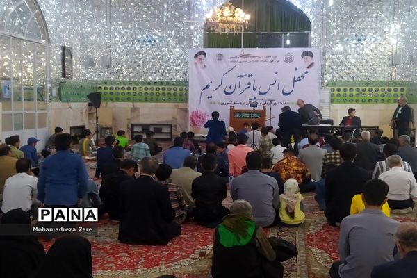 محفل انس با قرآن در امامزاده سید حمزه(ع) کاشمر