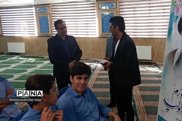 تجلیل از دانش‌آموزان برتر قرآنی دبیرستان شهید کلهر شهریار