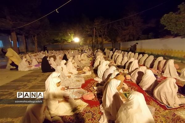 ضیافت افطاری دانش‌آموزان روزه اولی مدرسه حضرت زینب(س) شهرستان خاتم