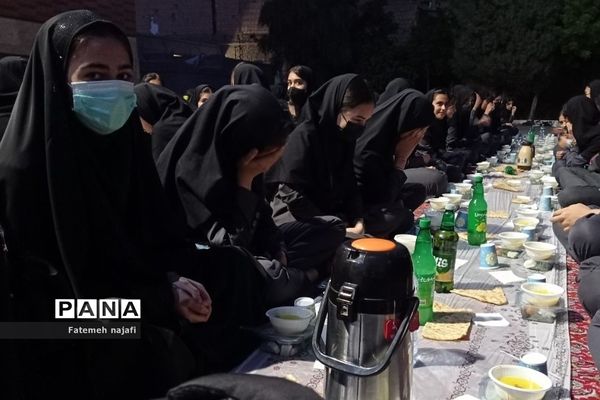 برگزاری افطاری دانش‌آموزی دبیرستان آیت‌الله ‌خامنه‌ای در بهارستان 2