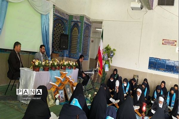 محفل انس با قرآن در آموزشگاه‌های الزهرا و مختارنامه