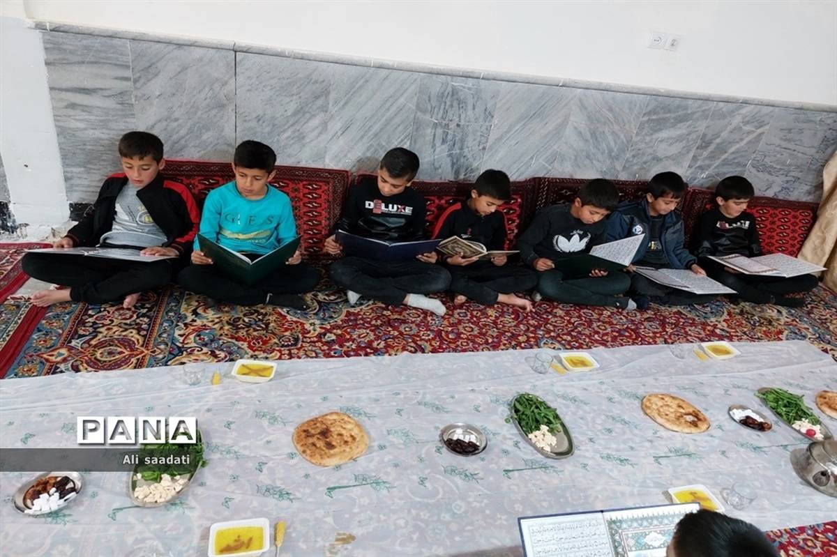 مراسم افطاری روزه اولی‌های روستای سررود شهرستان کلات