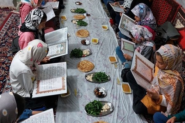 مراسم افطاری روزه اولی‌های روستای سررود شهرستان کلات