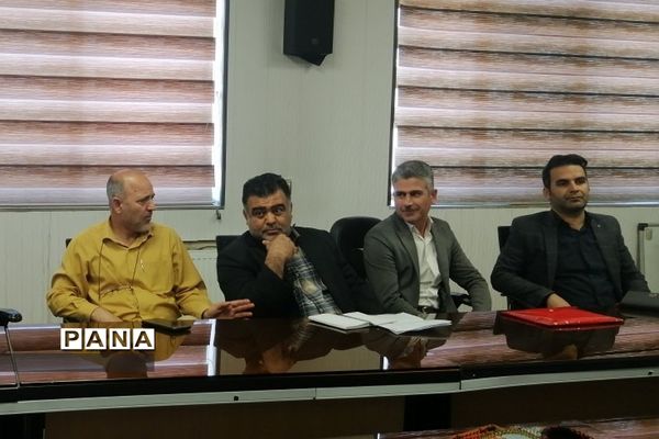 نشست هم‌اندیشی مدیران مدارس مقاطع متوسطه فشافویه