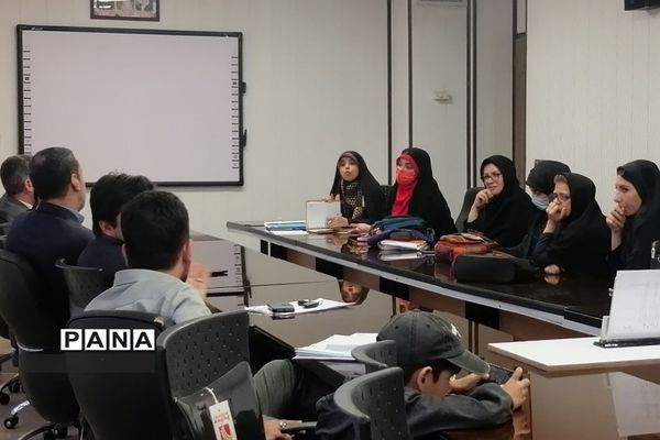 نشست هم‌اندیشی مدیران مدارس مقاطع متوسطه فشافویه