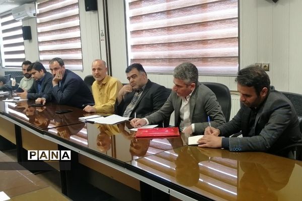نشست هم‌اندیشی مدیران مدارس مقاطع متوسطه فشافویه