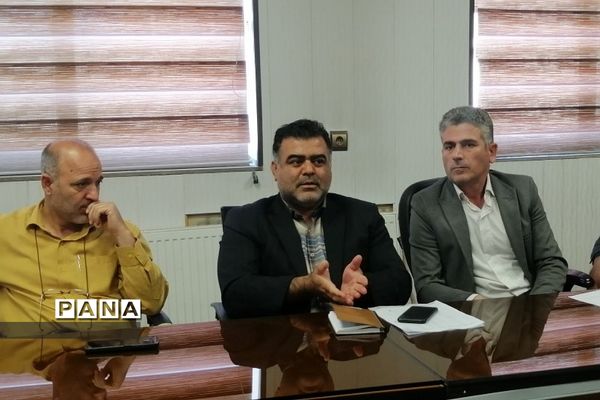 نشست هم‌اندیشی مدیران مدارس مقاطع متوسطه فشافویه