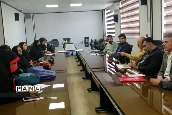 نشست هم‌اندیشی مدیران مدارس مقاطع متوسطه فشافویه