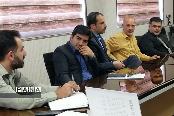 نشست هم‌اندیشی مدیران مدارس مقاطع متوسطه فشافویه