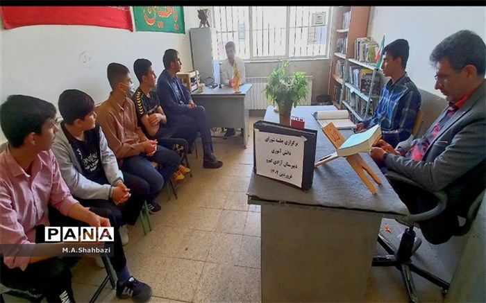 محور جلسه شورای دانش‌آموزی دبیرستان آزادی، اردو بود