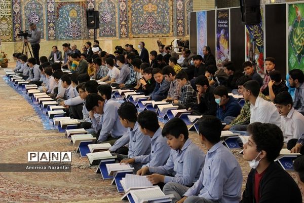 محفل بزرگ انس با قرآن کریم در ایلام