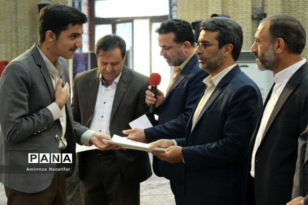 محفل بزرگ انس با قرآن کریم در ایلام