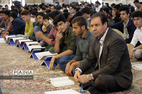 محفل بزرگ انس با قرآن کریم در ایلام