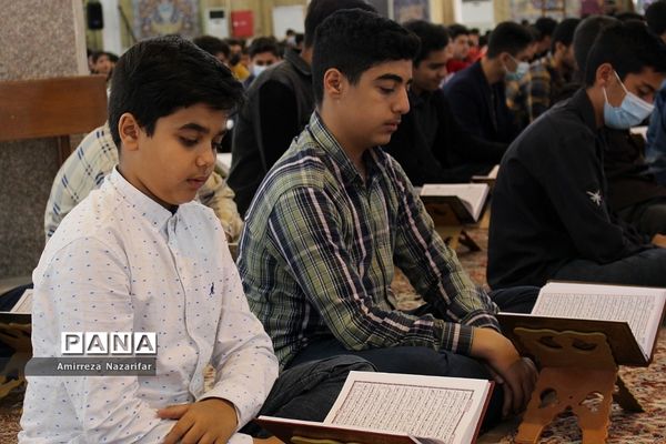 محفل بزرگ انس با قرآن کریم در ایلام