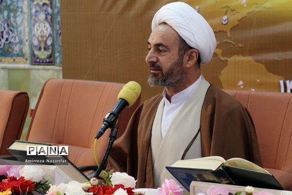محفل بزرگ انس با قرآن کریم در ایلام