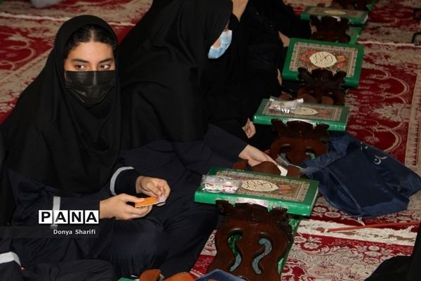 محفل دانش‌آموزی انس با قرآن کریم در بوشهر