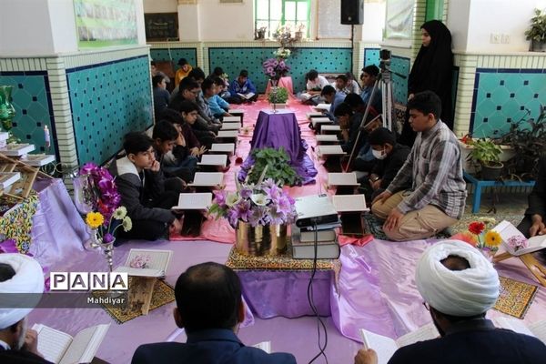 محفل انس با قرآن در امام‌زاده علی(ع) روستای جعفرآباد بخش جوادآباد