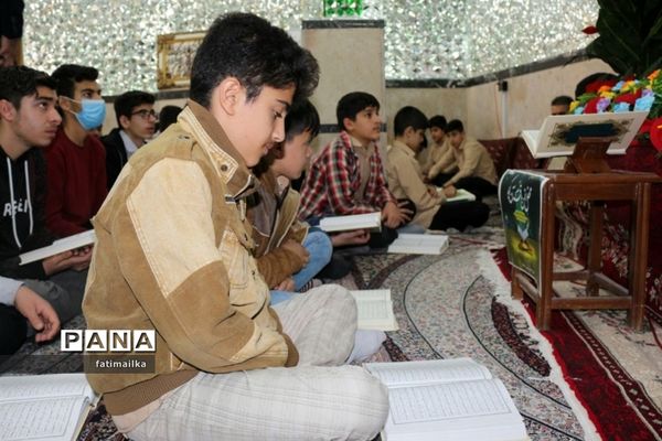 برگزاری محفل انس با قرآن دانش‌آموزی ویژه ماه مبارک رمضان در شهرستان فیروزکوه